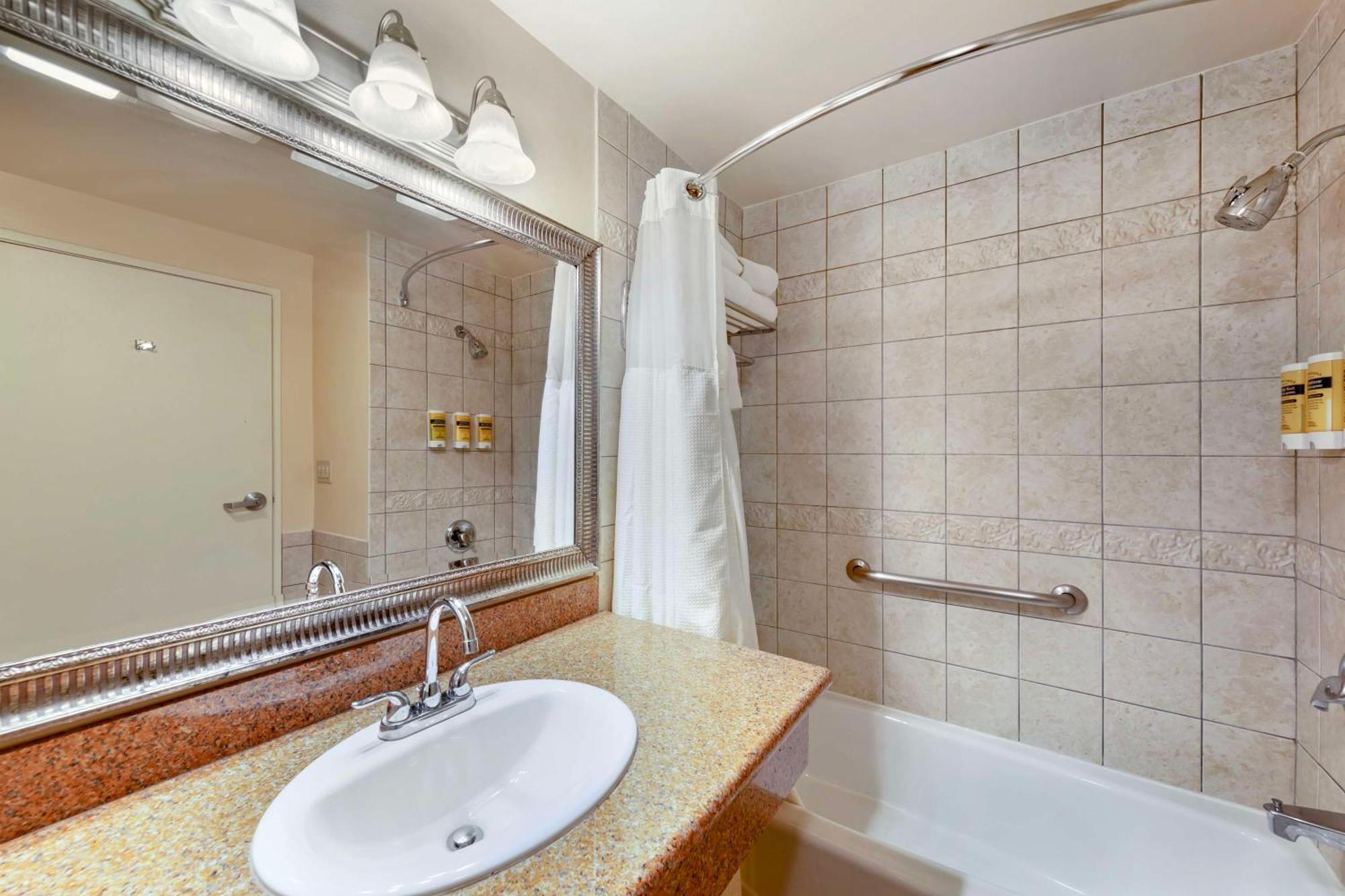 Western Country Park Hotel 3*