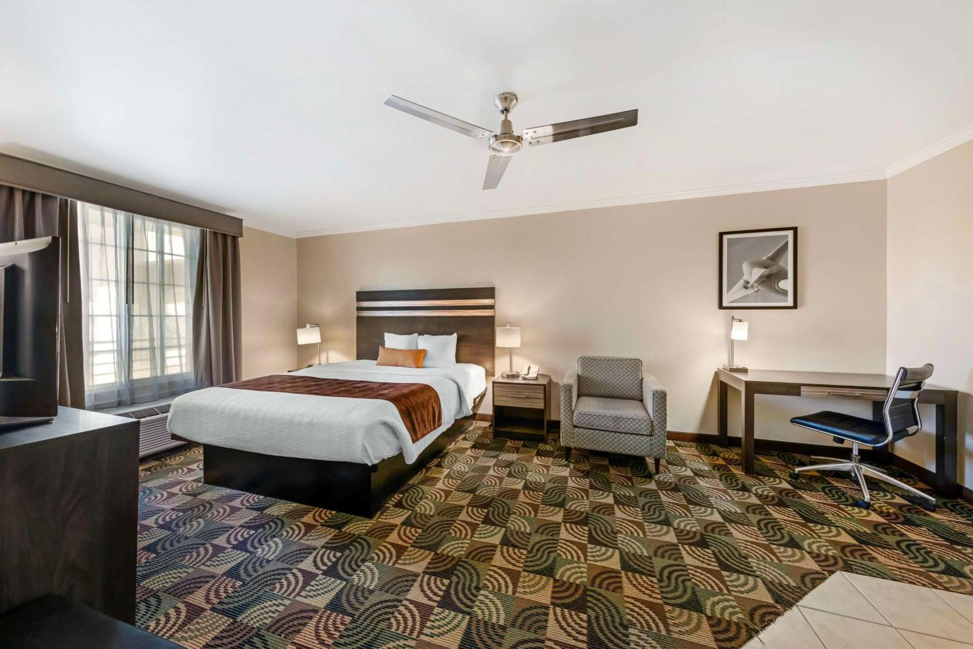 Western Country Park Hotel 3*