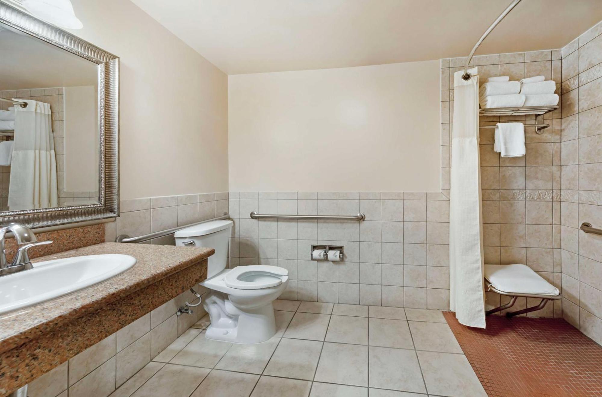Western Country Park Hotel 3*
