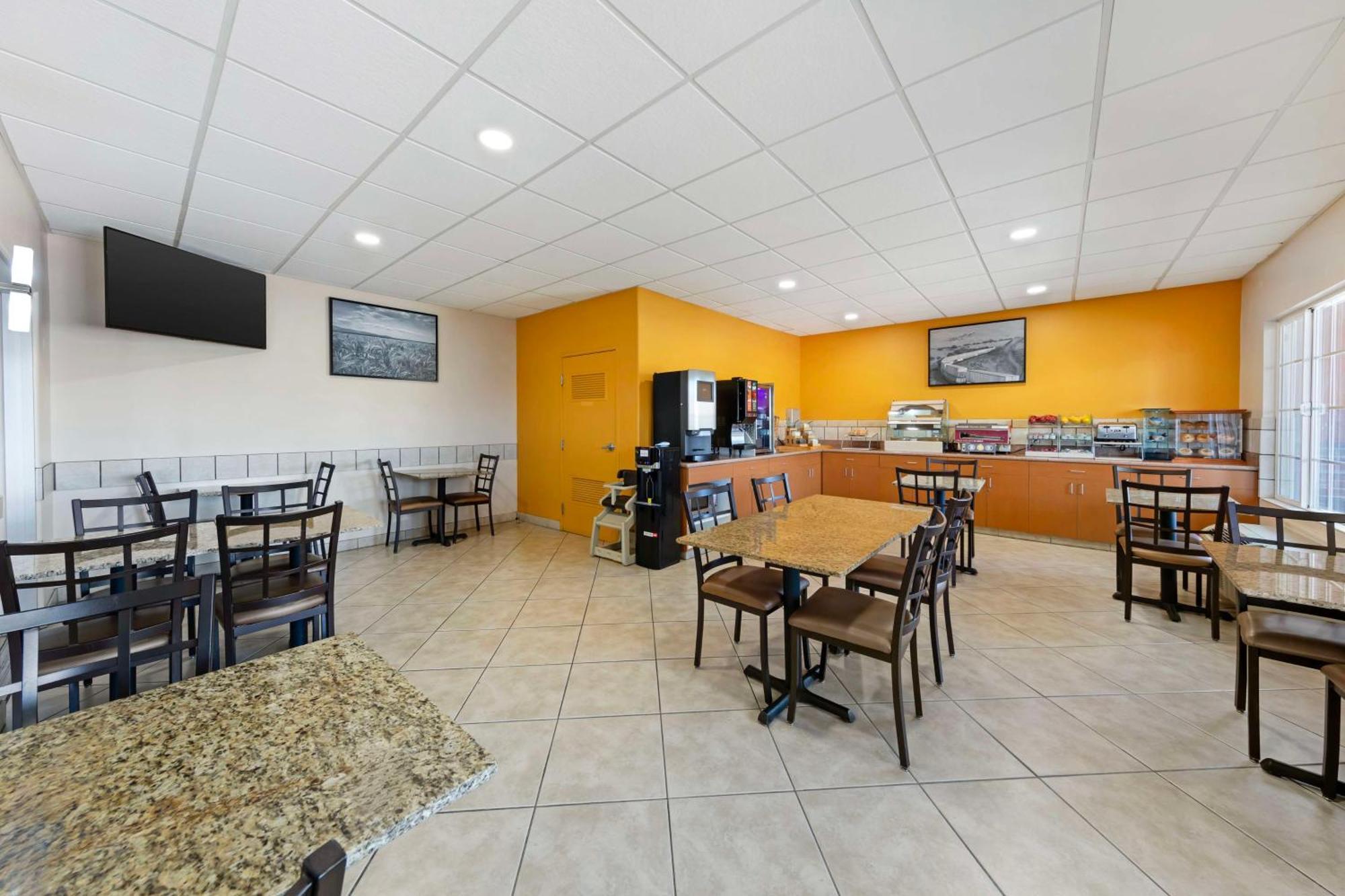 Western Country Park Hotel 3*